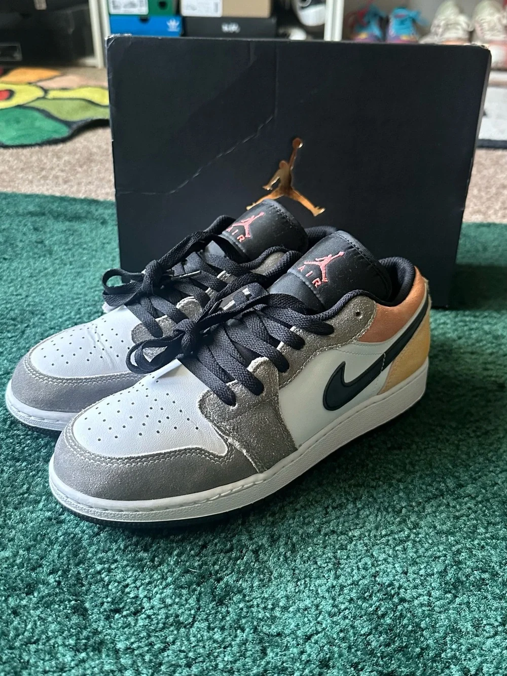 Jordan 1 Low SE Flight Club